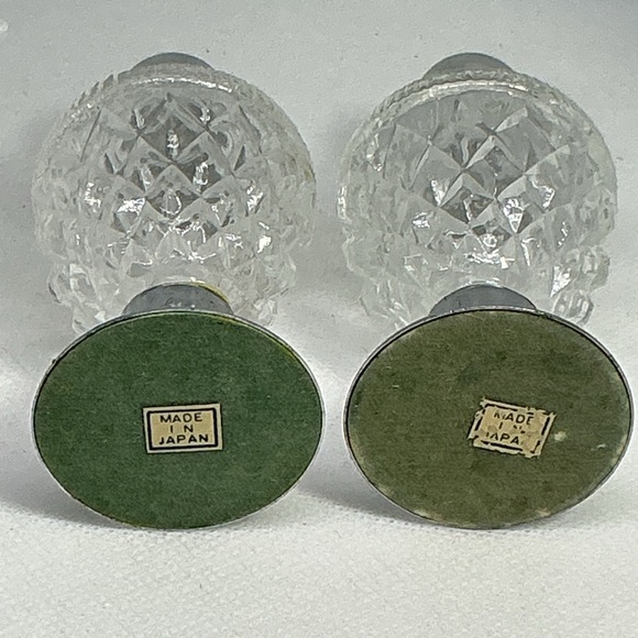 Vintage Pressed Glass & Silver Tone Salt & Pepper Shaker - Picture 4 of 5